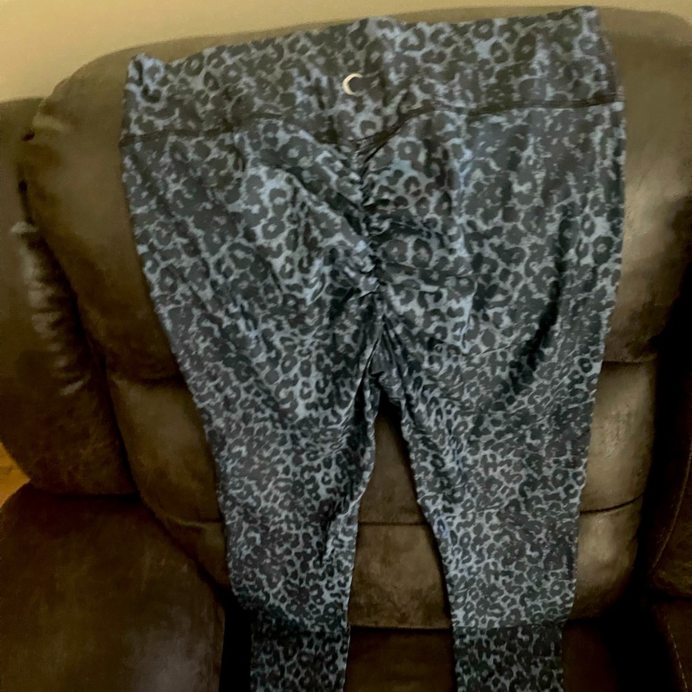 ZYIA scrunchie butt leggings!